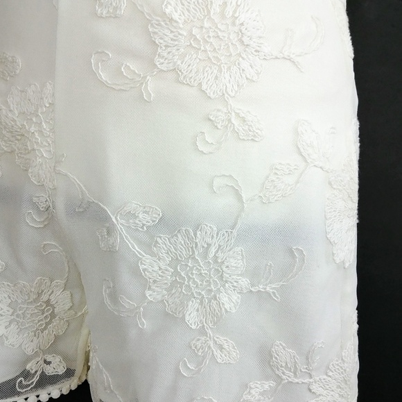 Zara Basic Floral Dress Shorts w/ Knit Embroidery - Picture 3 of 8